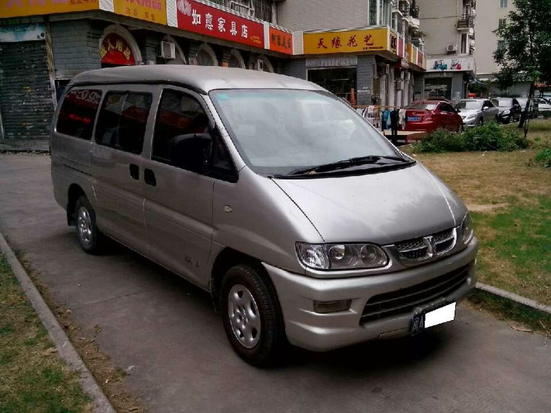2004年12月东风风行 商务型面包车