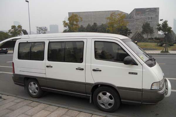 【宁波】2005年2月 上海汇众mb100 12座 白色 手动挡