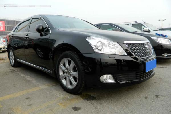 【大连】2010年3月 丰田 皇冠 皇冠 v6 3.0 royal saloon v 25万