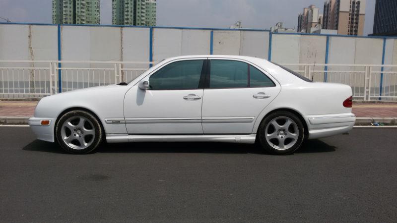 【深圳】2000年12月 奔驰 e级 amg e43 4.3l自动豪华版 白色 自动档