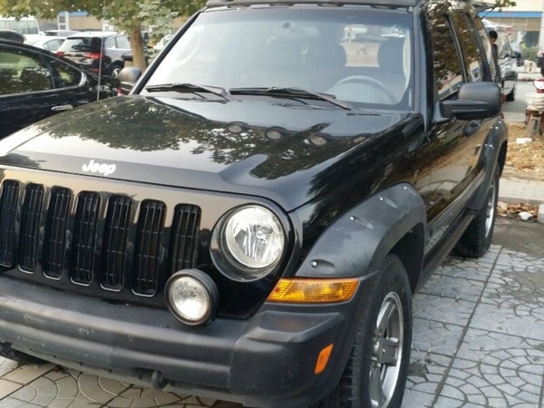 【北京】2005年6月 jeep 自由人 3.7 黑色 自动档