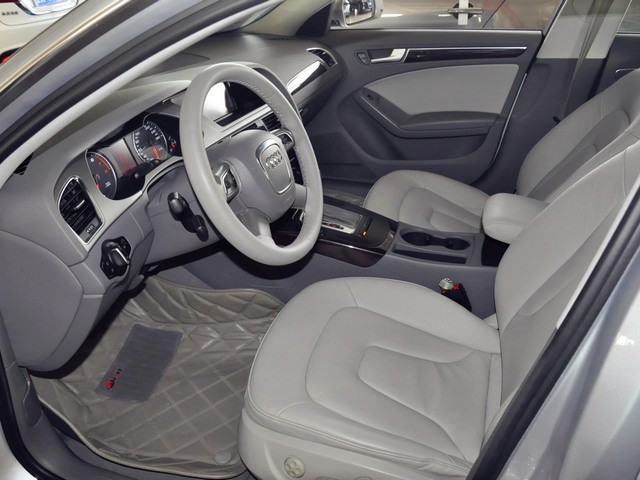 【哈尔滨】2012年3月 奥迪 奥迪a4l 2.0tfsi 舒适型 灰色 自动档