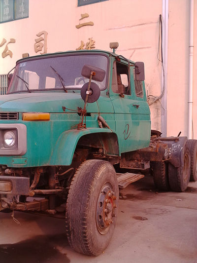 【济宁】2007年11月 销售解放尖头双驱牵引车.便宜出售 绿色 手动挡