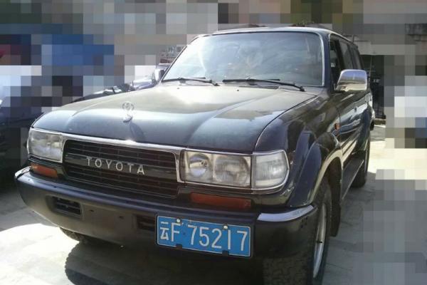 此车是丰田4500,沙漠野狼!95年的车!手动四驱