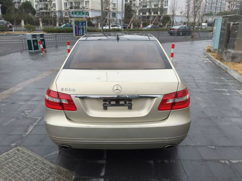 【宁波】2010年9月 奔驰 e级 e300l 3.0 时尚型 香槟色 手自一体