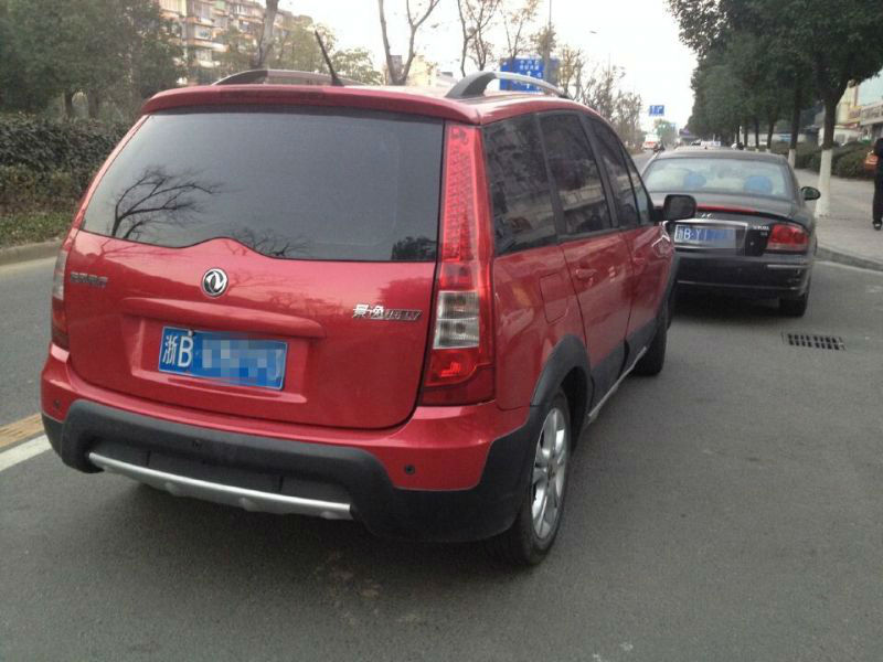 【宁波】2013年2月 风行 景逸 2012款 1.5 尊享型 红色 手动挡