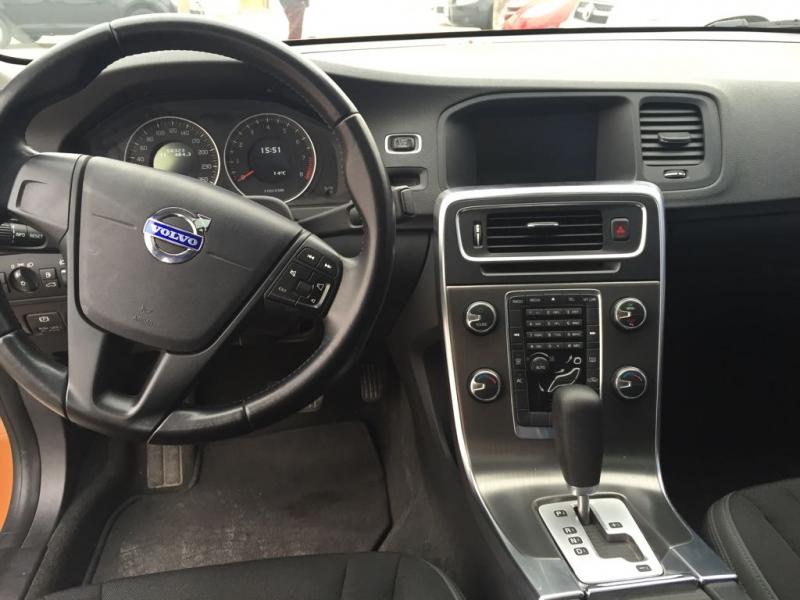 【潍坊】2012年5月 沃尔沃 s60 1.6t drive舒适版 橙色 手自一体