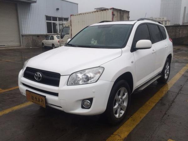 2010年10月丰田一汽丰田rav42011款一汽丰田rav420l自动经典版