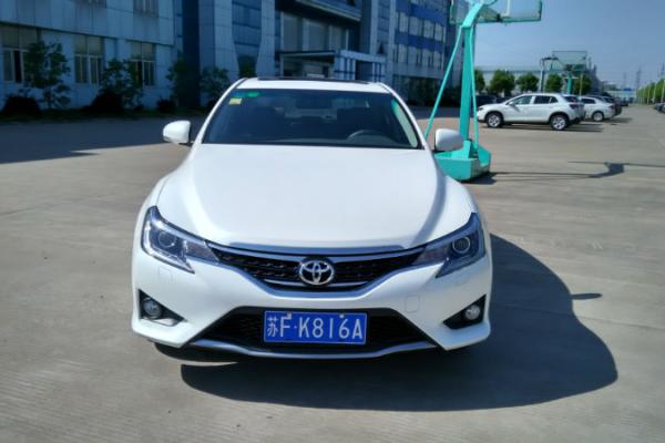 【南通】2015年3月 丰田 锐志 2.5v 尊锐导航版 白色 自动档