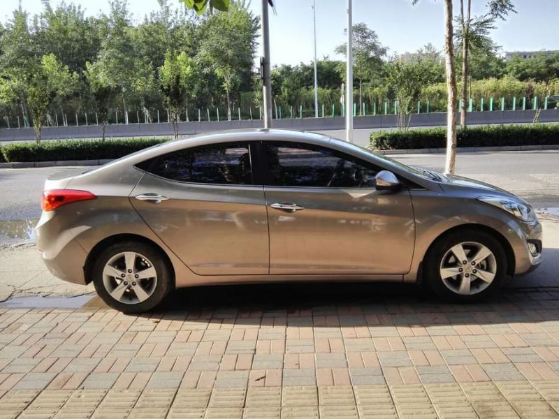 【石家庄】2012年11月 现代 朗动 1.6l 手动领先型 香槟色 手动挡
