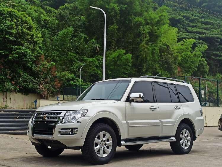 三菱 帕杰罗 2020款 3.0l 自动标准版图片