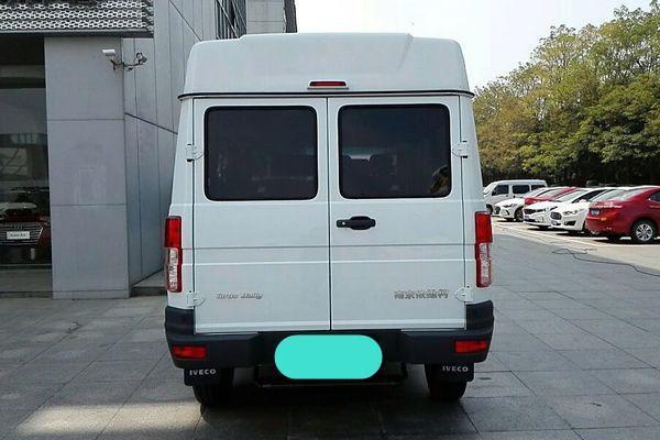 依维柯 得意  2009款 2.8t-v35基本型图片