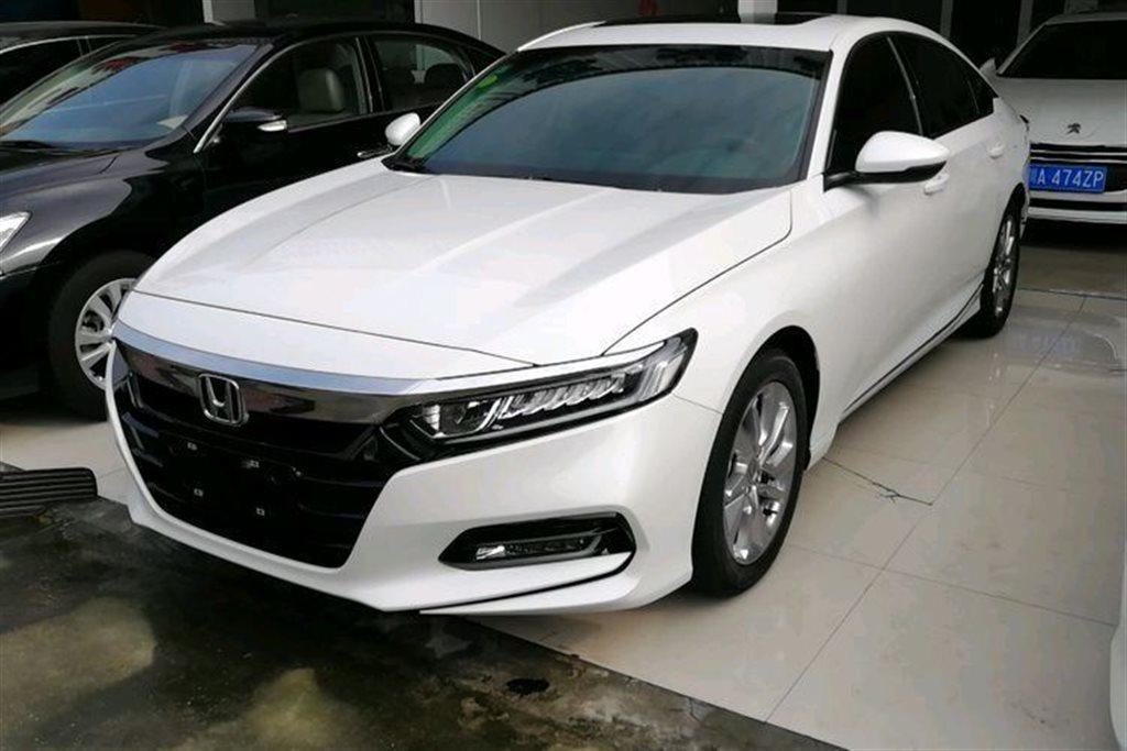 成都2018年11月本田雅阁2018款260turbo豪华版白色自动档