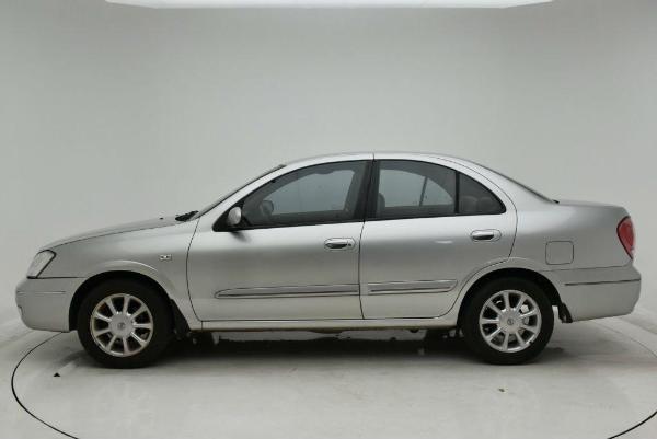 【东莞】2005年4月 日产 阳光 阳光 2005款 2.0ls 自动 灰色 自动档