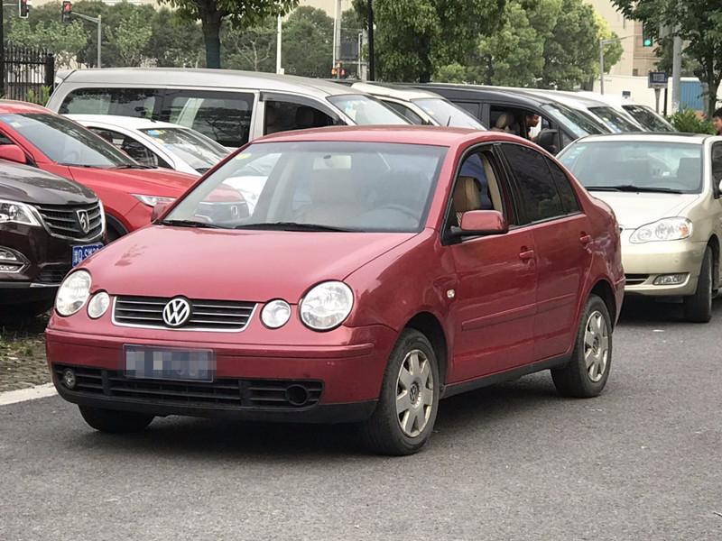 上海2005年12月大众polo2005款三厢14手动挡红色手动挡