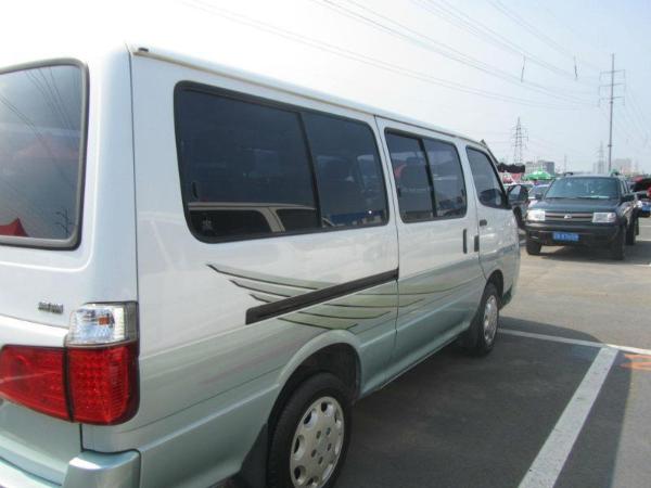 【鞍山】2009年7月 金杯海狮9座小型 白色 手动挡