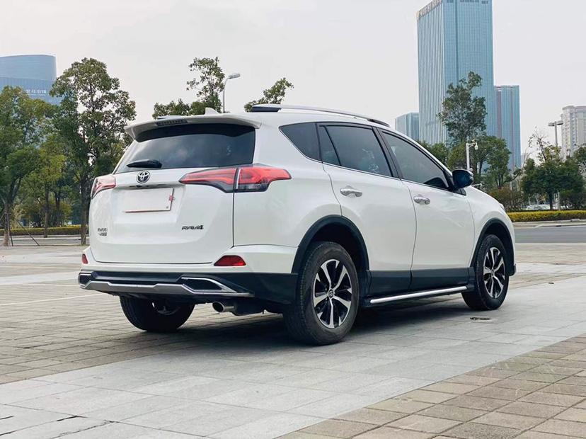 2019年7月丰田 rav4荣放  2019款 2.0l cvt两驱风尚x限量版 国v