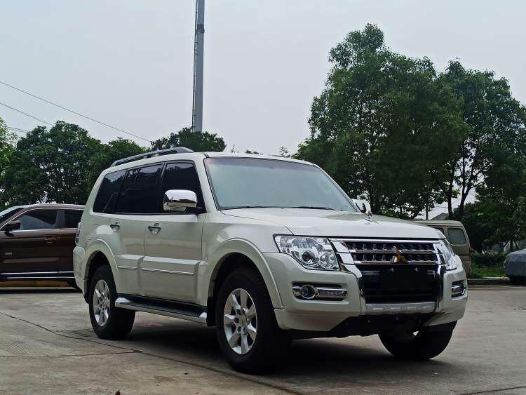 三菱 帕杰罗 2020款 3.0l 自动标准版图片
