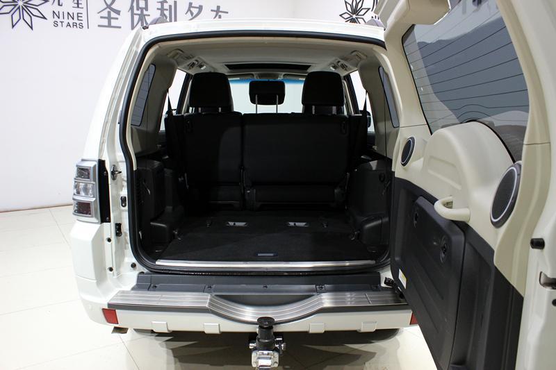 三菱 帕杰罗 2019款 帕杰罗v97 3.8l gls 八气 双差 天窗(中东)图片