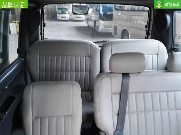 【上海】2004年10月 奔驰 mb100 2002款 mb100 2.3 手动 灰色 手动挡