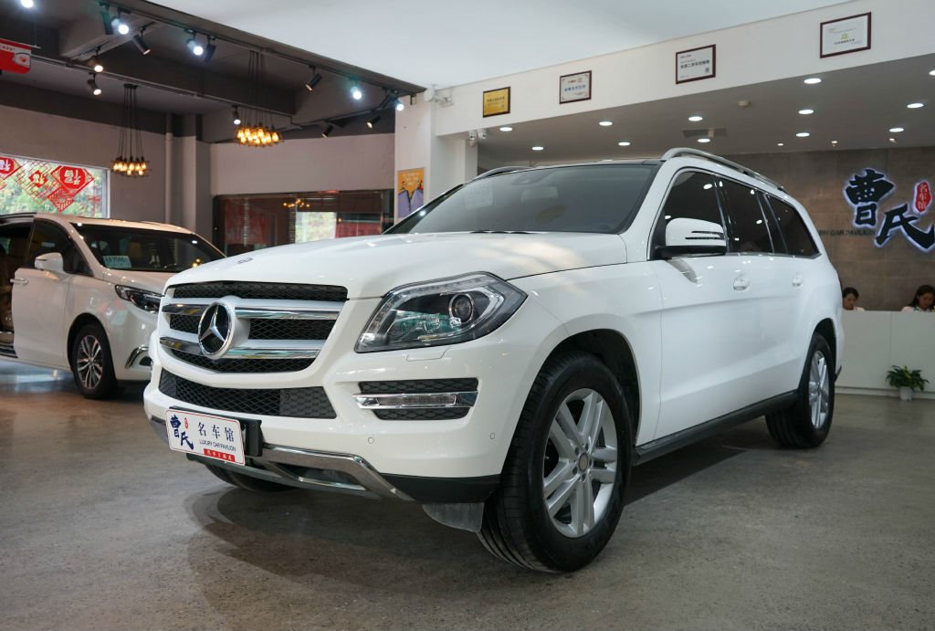 南京2016年3月奔驰奔驰gl级2015款gl4004matic动感型白色自动档