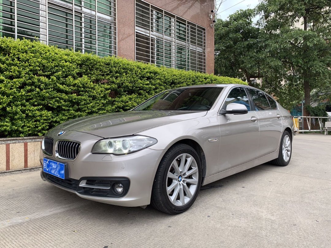 泉州2013年12月宝马宝马5系2013款530i领先型旅行版香槟色自动档