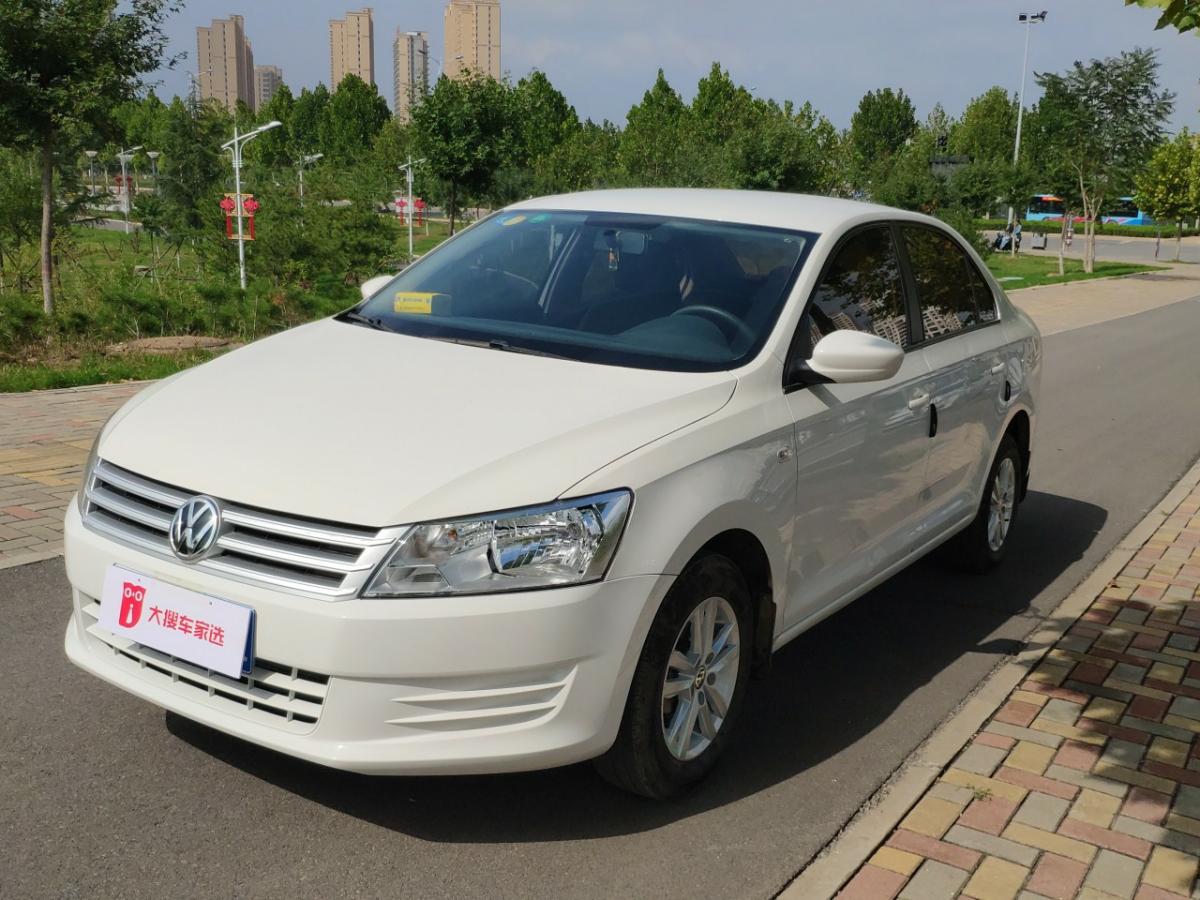 晋城2015年9月大众桑塔纳2015款14l手动风尚版白色手动挡