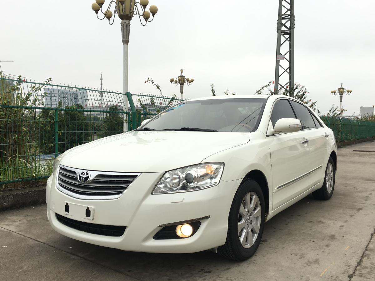 2006年8月丰田凯美瑞2006款240g导航版白色自动档