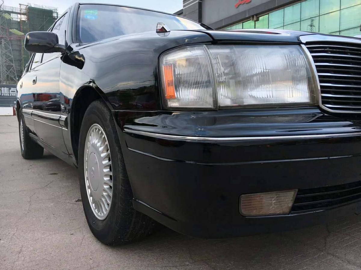 惠州1998年1月丰田皇冠30l黑色手动挡