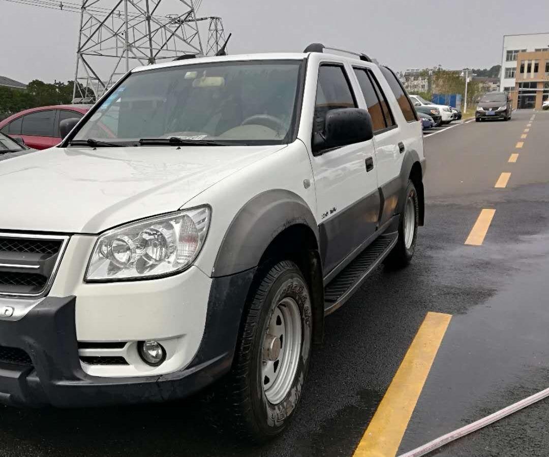 宜昌2013年6月陆风x62011款20l两驱豪华版白色手动挡