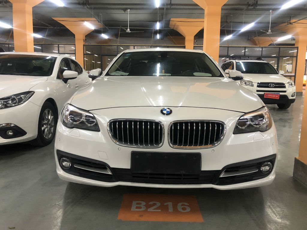 连云港2014年09月宝马宝马5系2014款520i典雅型白色手动挡