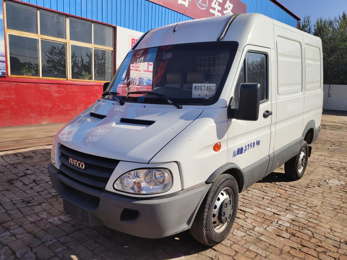 天津2015年1月依维柯依维柯宝迪28ta32快运版白色手动挡