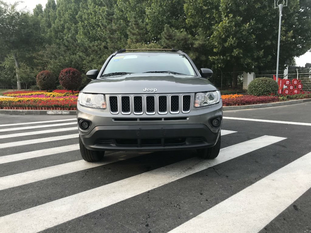 济宁2012年03月jeep指南者2011款24l四驱豪华导航版手动挡