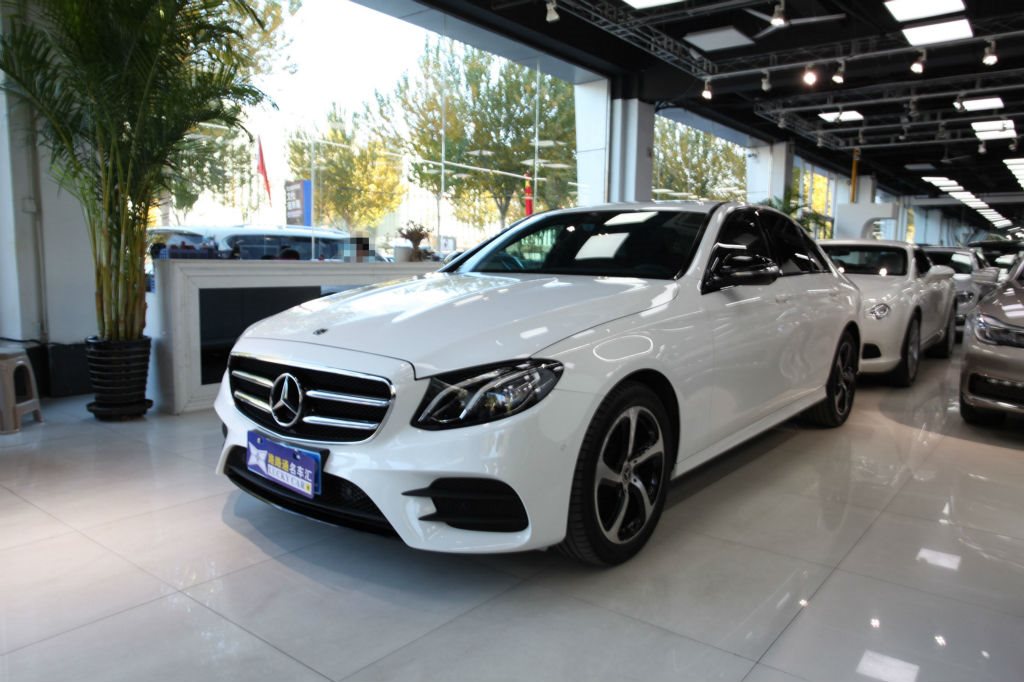 沈阳2017年12月奔驰奔驰e级2017款e200运动型白色手动挡