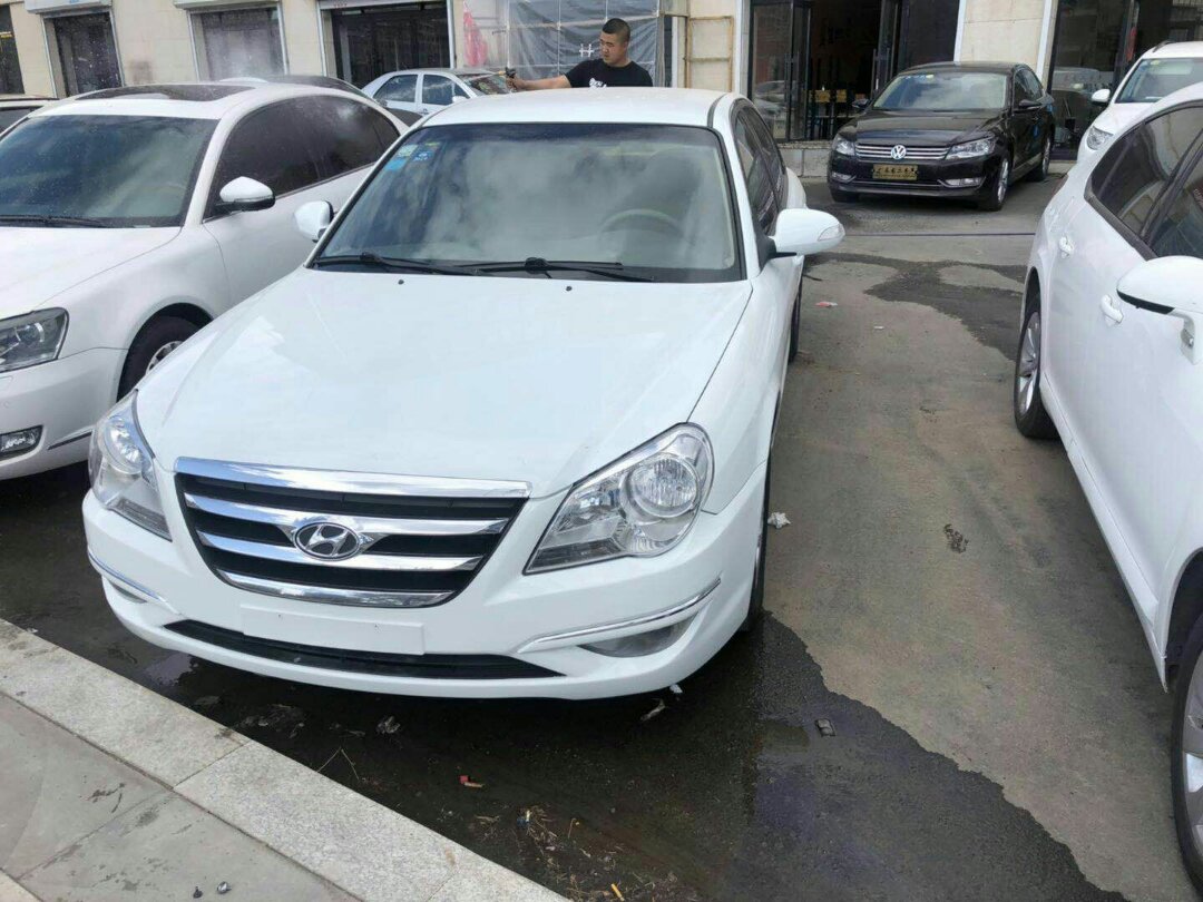 哈尔滨2011年7月现代名驭2009款18l手动舒适版gl白色手动挡