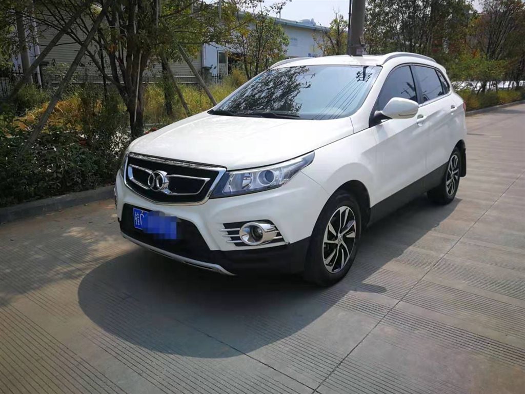 桂林2017年06月北汽绅宝x552016款15tcvt精英版白色手动挡