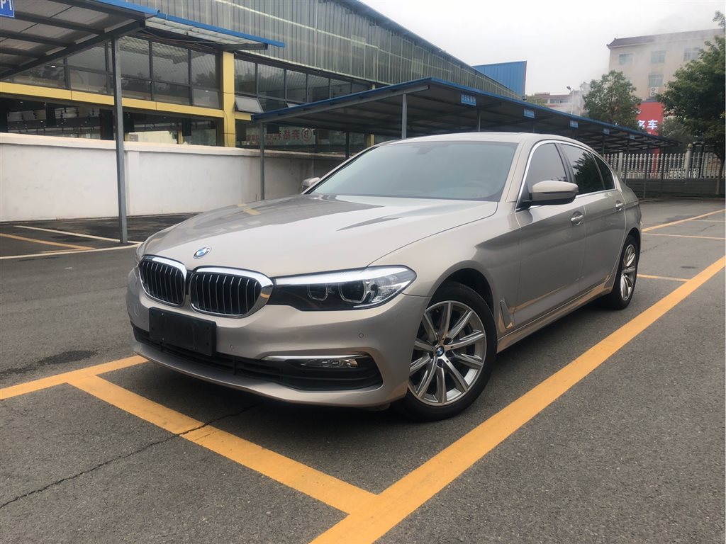 赣州2018年01月宝马宝马5系2018款525im运动套装白色手动挡