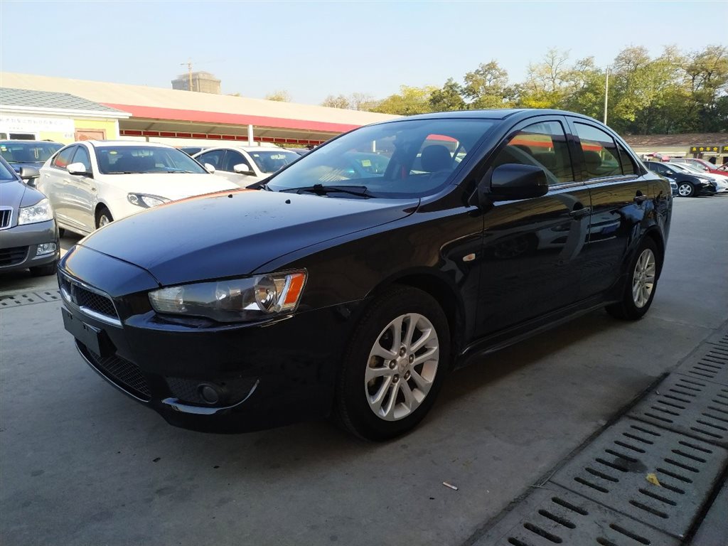 南京2012年02月三菱翼神2012款贺岁版18l手动舒适型黑色手动挡