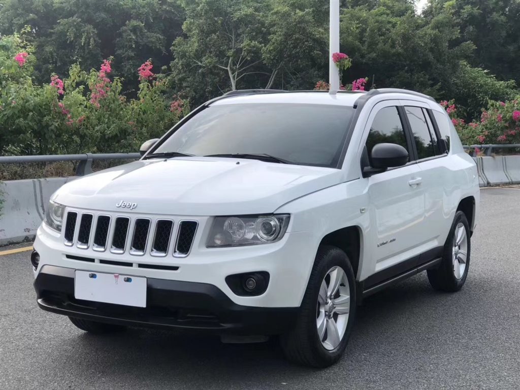 嘉兴2015年10月jeep指南者2015款20l两驱运动版白色手动挡