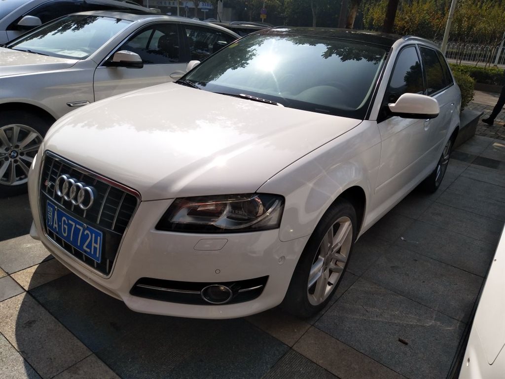 武汉2013年03月奥迪奥迪a32012款sportback18t豪华型白色手动挡