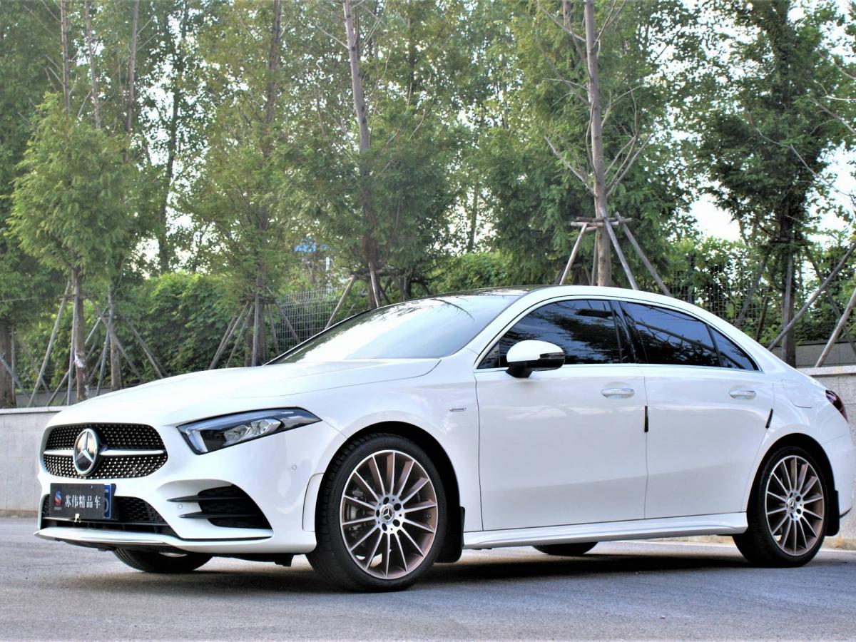 苏州2019年2月奔驰奔驰a级2019款a200l运动轿车先行特别版白色自动档