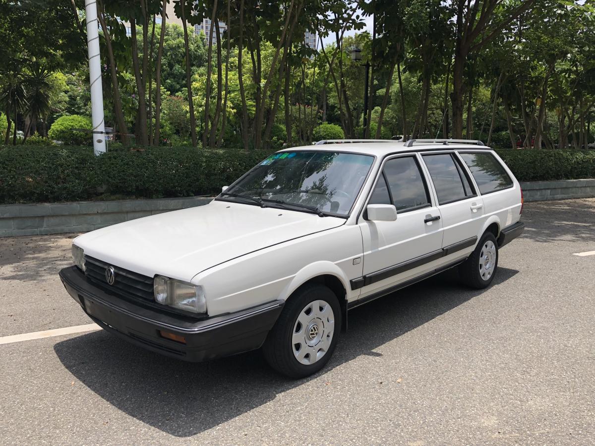 茂名2007年4月大众桑塔纳18l旅行版豪华型白色手动挡