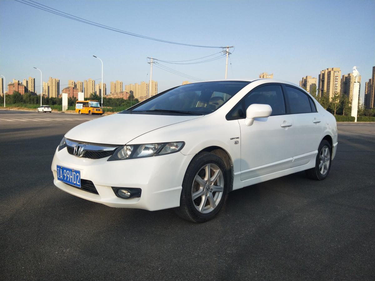 沈阳2011年3月本田思域18l手动exi舒适版白色手动挡