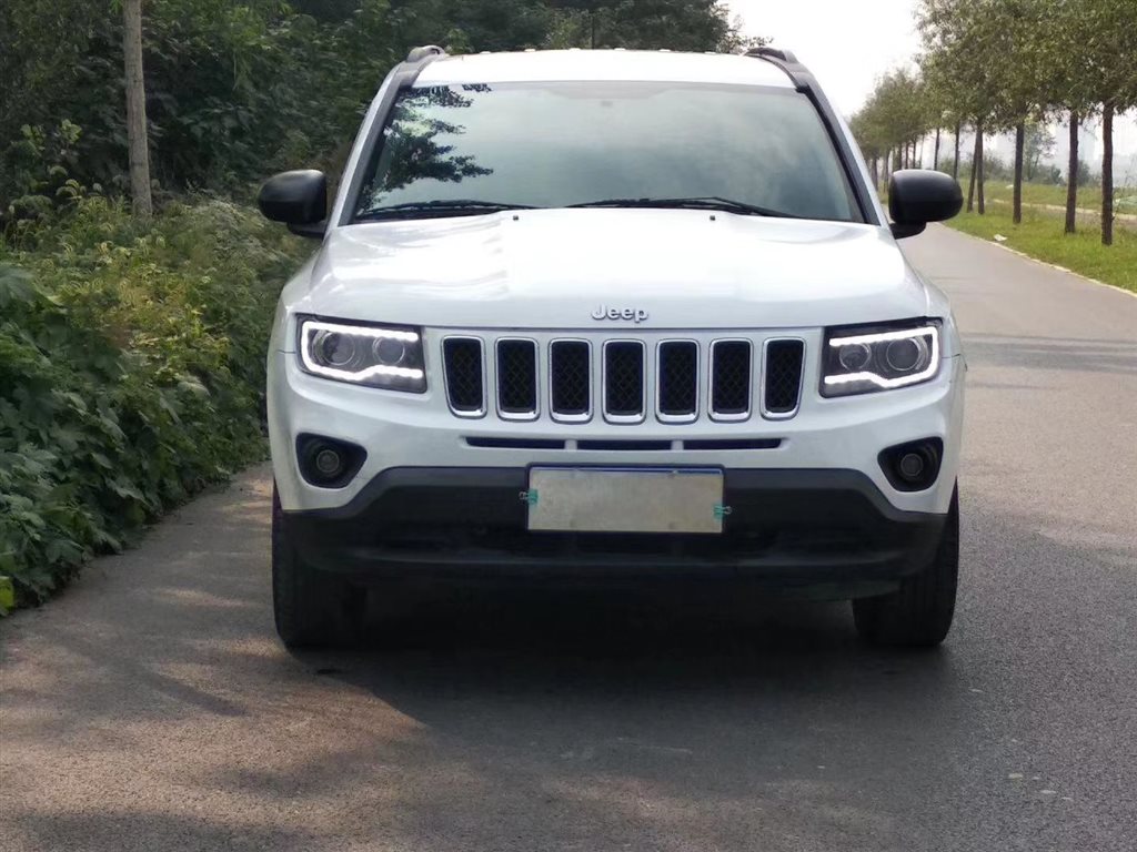 郑州2016年03月jeep指南者2015款20l两驱运动版白色手动挡