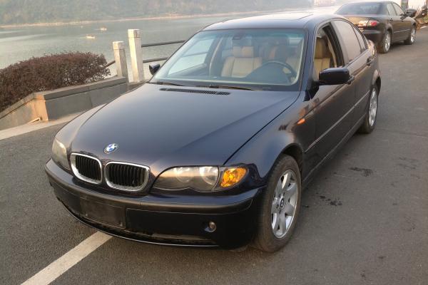 杭州2005年6月宝马宝马3系1448款318i领先型蓝色手自一体