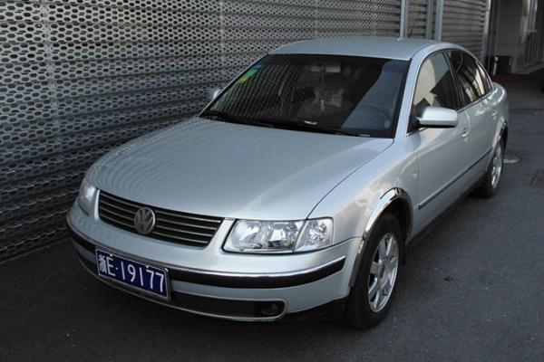 【湖州】2003年9月 大众 帕萨特 2.0 自动舒适 银灰 自动档
