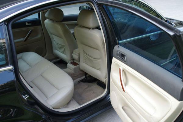 【上海】2000年10月 大众 帕萨特 1.8 自基 3.58万