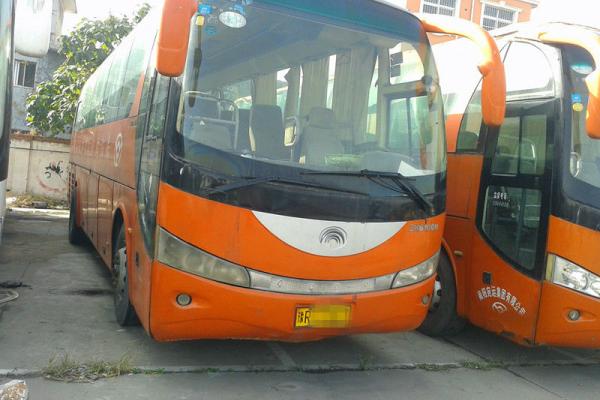 【南阳】2005年6月 宇通客车6100h 红色 手动挡