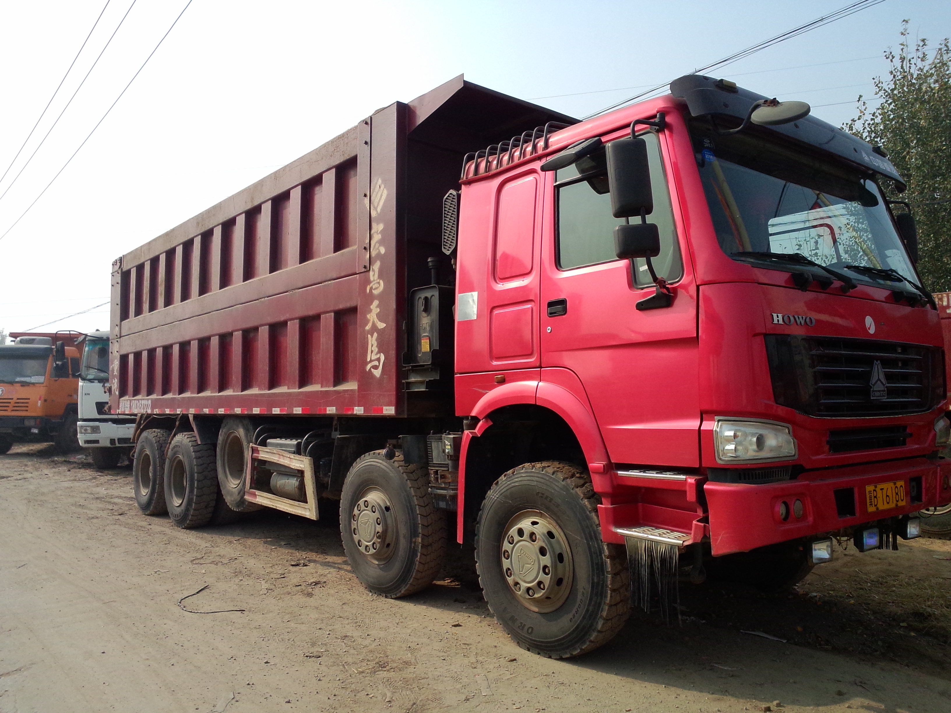 2011年11月欧曼德龙后八轮前四后八翻斗车