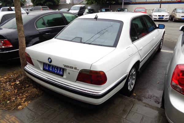 【成都】2002年10月 宝马 宝马7系 3.0 730i 白色 手自一体